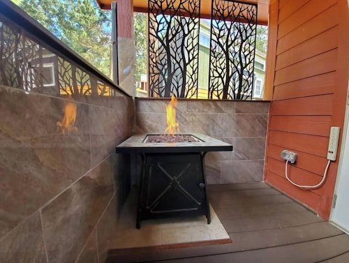 "Luxury Mountain Retreat,Tiny Home Away from Home"