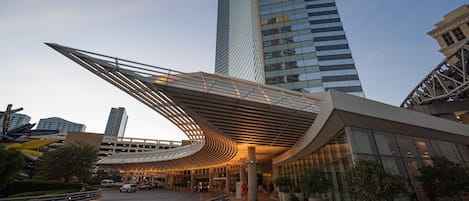 Vista frontal de la propiedad