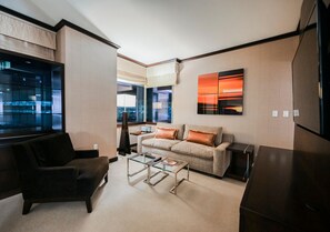 Living area - StripViewSuites at Vdara (Las Vegas)