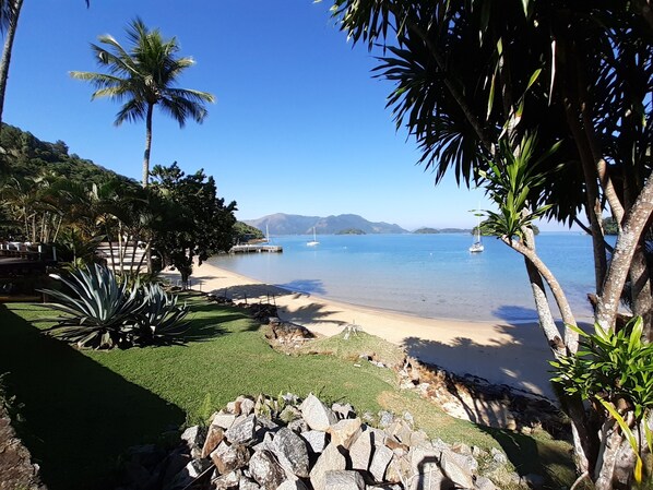 Beach - Beautiful apartment with sea view, 94m² in Green Coast Condominium. (Angra dos Reis)