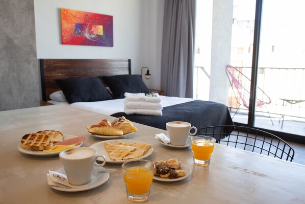 Free daily local cuisine breakfast - Days Inn by Wyndham Devoto (Buenos Aires)