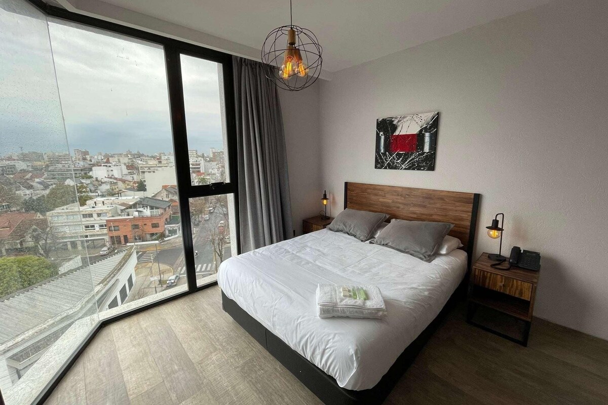 1 King Bed, Deluxe Room, Balcony, Non-Smoking