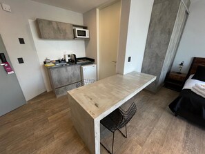 Mini-fridge, microwave, stovetop, coffee/tea maker - Days Inn by Wyndham Devoto (Buenos Aires)