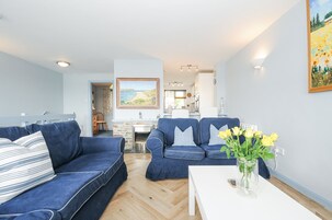 Cottage | Living area