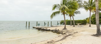 Old Florida Style, Dockage, Swimming Pool (shared), just 20 miles from Key West