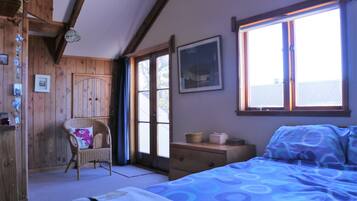 4 bedrooms, desk, iron/ironing board, free WiFi