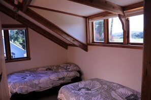 4 habitaciones, escritorio, tabla de planchar con plancha y wifi gratis 