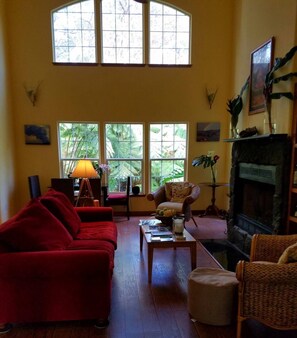 Smart TV, fireplace, stereo