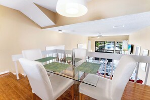 Dining - Siesta Beach  Condo-Location, Location, Location! (Siesta Key)