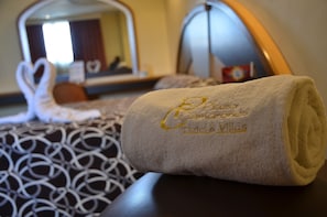 Dobbeltrom – standard | Blendingsgardiner, wi-fi (inkludert) og sengetøy