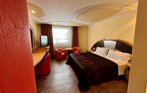 Habitación doble estándar | Cortinas blackout, wifi gratis y ropa de cama 