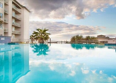 2 Br Deluxe Suite Holiday Inn Club Vacations Galveston Beach Resort