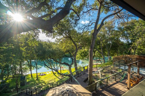 Waterhouse- 4 Bed, 3 bath, SUP, Kayak,  Ping pong, Decks galore