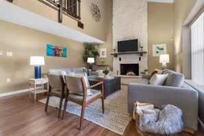 Smart TV, fireplace, ping pong, books