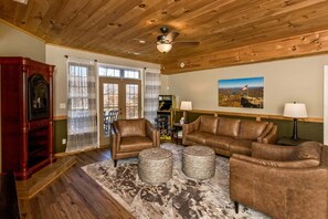 Smart TV, fireplace, table tennis