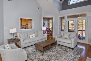 Télévision, cheminée, table de tennis de table