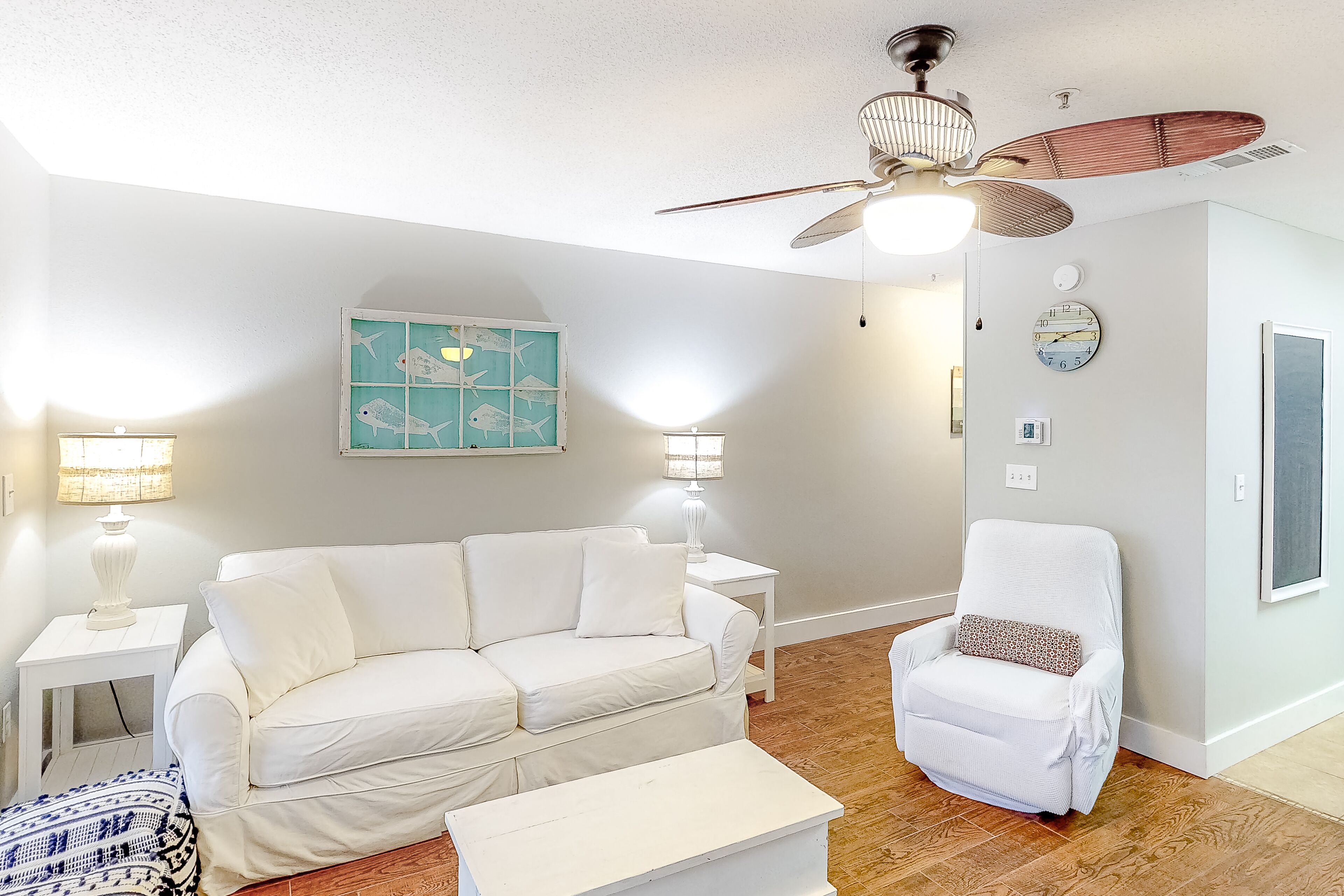 Third-floor Gulf-view condo with pool, hot tub, high-speed WiFi, & W/D