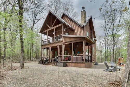 Hot Tub & Fire Pit: Broken Bow Retreat!