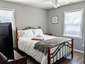 2 bedrooms, desk, iron/ironing board, travel cot