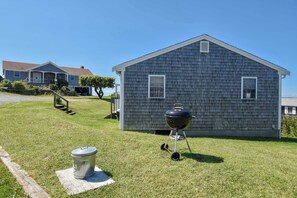 Exterior - Beautiful Views of Cape Cod Bay! (North Truro)