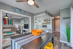 Interior - Cozy Destin Condo w/ Amenities + Private Beach! (Destin)