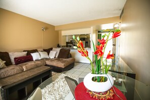 Living area - Amazing Views 13th Floor 1-Bedroom Makaha Valley (Waianae)