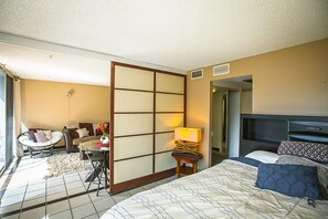 Room - Amazing Views 13th Floor 1-Bedroom Makaha Valley (Waianae)