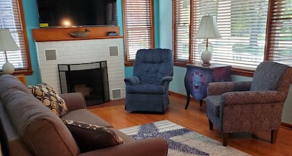 Blueberry Hill...sweet 3 bedroom vacation home in beautiful St. Clair.