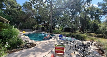 Quaint 4 Bedroom Farmhouse near Round Top, New Ulm