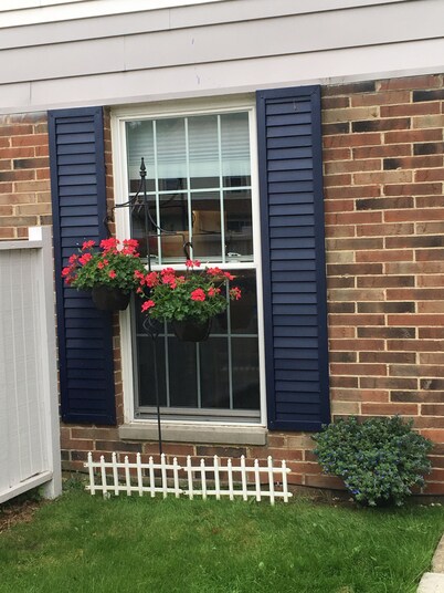 Close to Airport and freeways to downtown and Cleveland Clinic