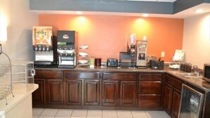 A kitchen area with a coffee machine, a microwave, and a toaster. - High Point Arcadia Inn (High Point)