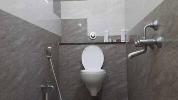 Shower, free toiletries, towels