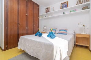 2 slaapkamers, een strijkplank/strijkijzer, gratis wifi, beddengoed