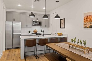 Condo, 3 Bedrooms | Private kitchen | Fridge, oven, coffee/tea maker, toaster