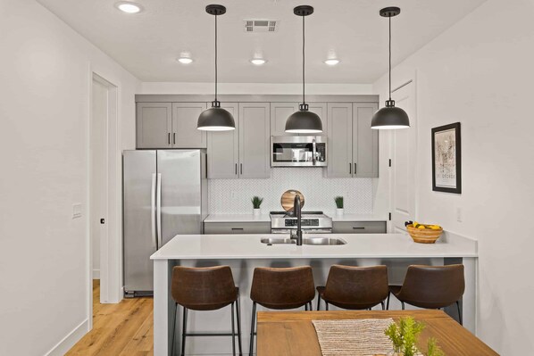 Condo, 3 Bedrooms | Private kitchen | Fridge, oven, coffee/tea maker, toaster