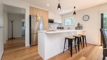 Coffee/tea maker, fridge, microwave, oven