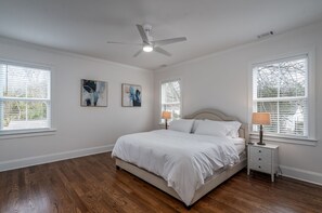 4 bedrooms, iron/ironing board, WiFi, bed sheets