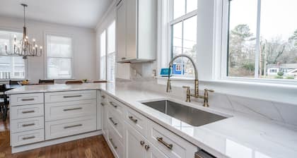 **New** 4 Bedroom 3.5 Bath House in Normal Town, Athens Ga!