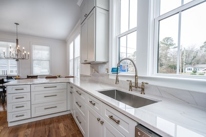 **New** 4 Bedroom 3.5 Bath House in Normal Town, Athens Ga!