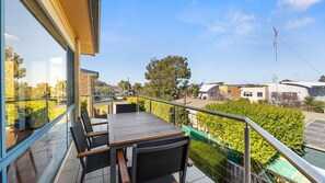 Outdoor dining - Picture Perfect on Pier (INVERLOCH)