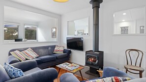 تلفزيون ذكي، مدفأة، مشغل دي في دي، تنس طاولة