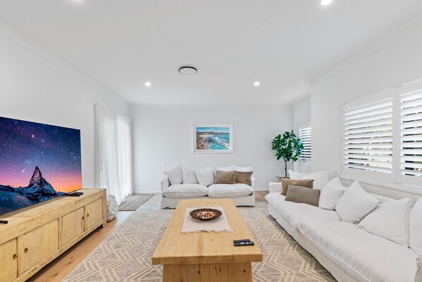 Smart TV, ping pong - Hampton Hill House l Stayz Top 10 in Australia 2022 (Buderim)