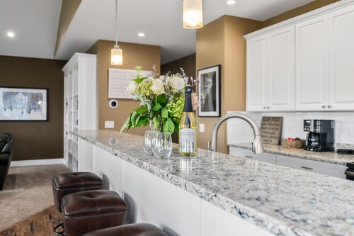 🏘️ Golf in Luxury - 4BDR Home on Agaming Golf Course - by Torch Lake