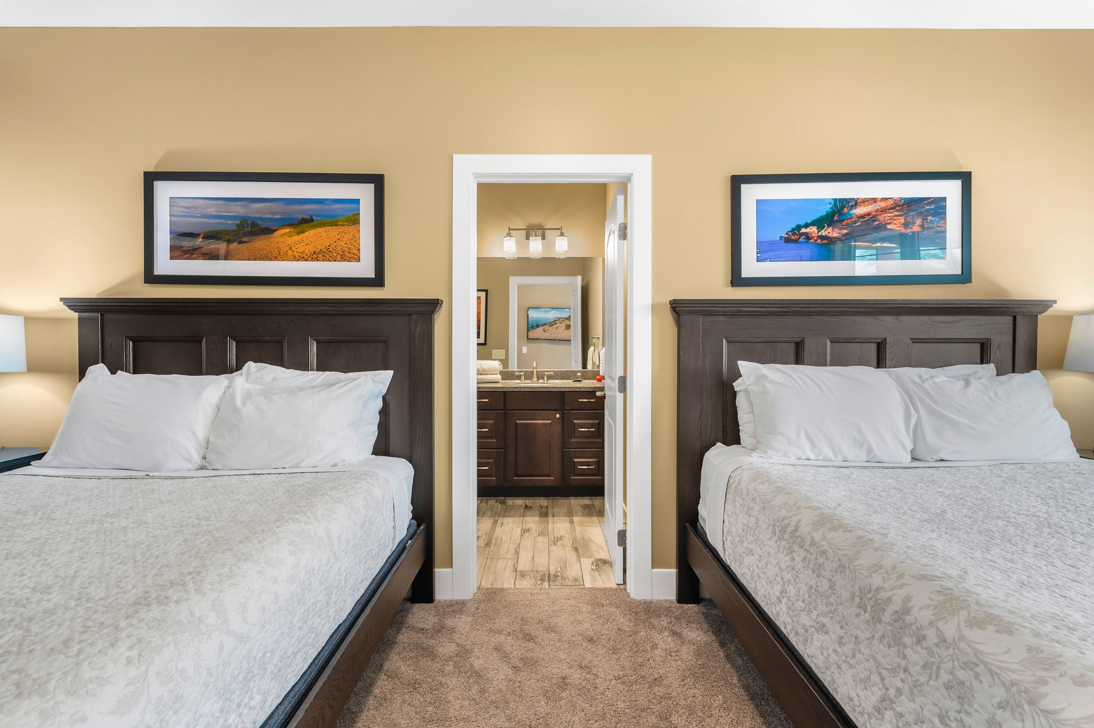 4 habitaciones, tabla de planchar con plancha, wifi y ropa de cama 