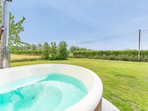 Outdoor spa tub - Country house surrounded by nature with hot tub (Maldegem)