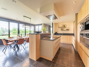 Fridge, microwave, oven, stovetop - Country house surrounded by nature with hot tub (Maldegem)