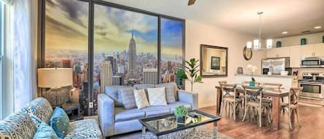 Televisie, een dvd-speler, boeken en een stereo