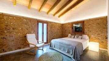 6 slaapkamers, een bureau, een strijkplank/strijkijzer, gratis wifi