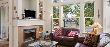 Televisor i llar de foc