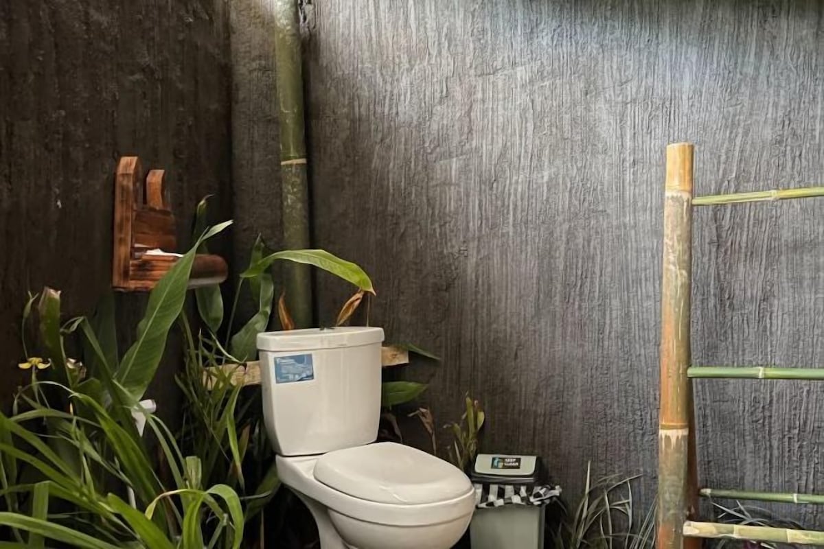 Badezimmer | Dusche, Hydromassagedusche, Bidet, Handtücher
